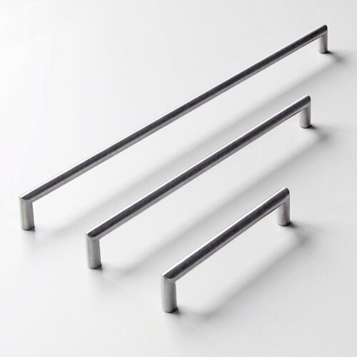 Gehrungsbügel 12 E Edelstahl, Griffbügel mit markanter Formgebung, aus matt gebürstetem Edelstahl. Bohrabstand der Griffbohrungen = 120 mm.